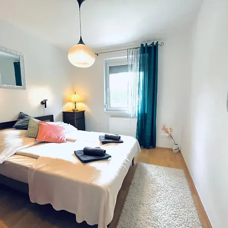Anna's Residency - Prestige Апартаменты *